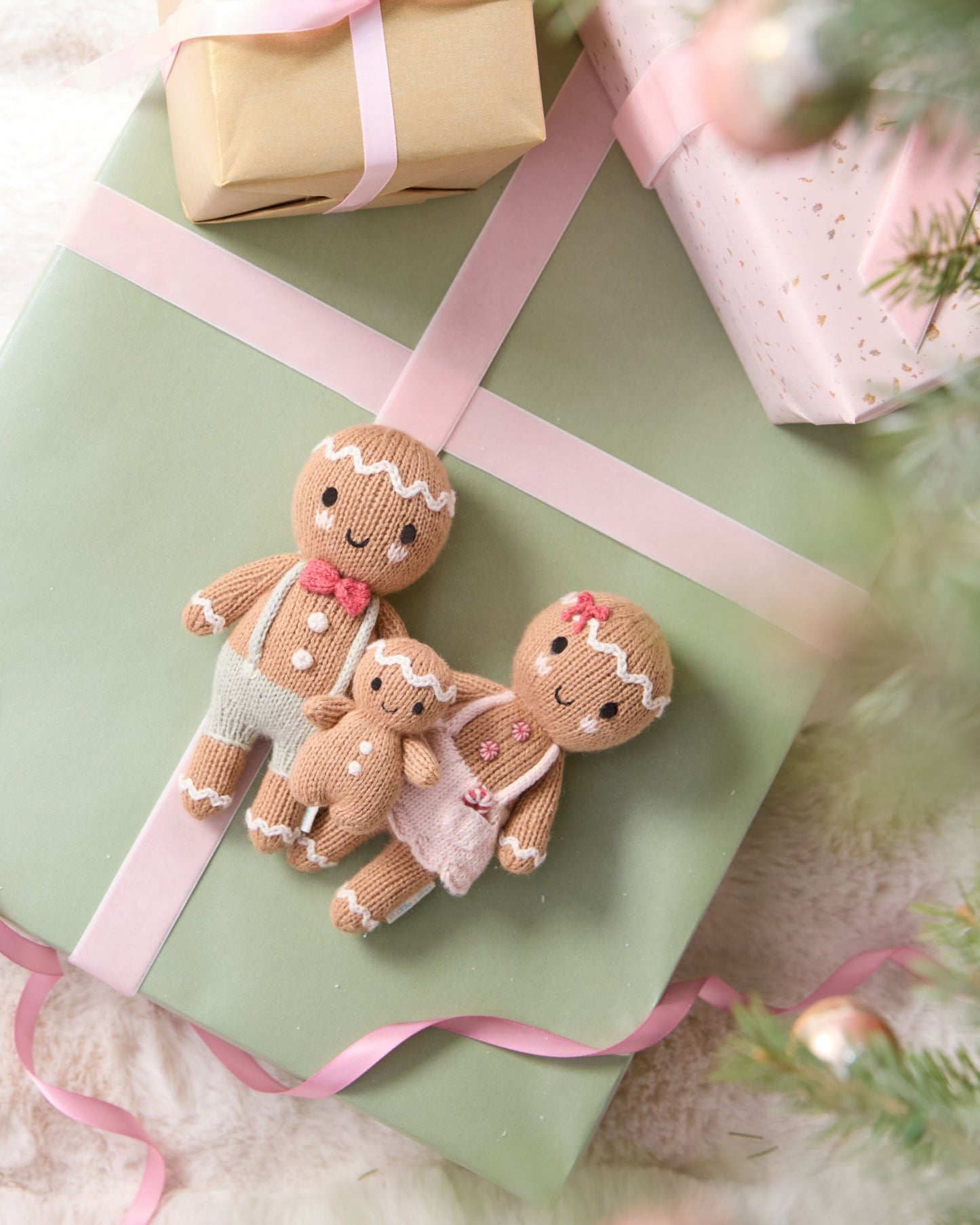 Tiny gingerbread (sugarplum)